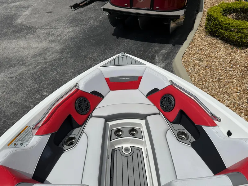 Slide: The Image of Nautique 210 Super Air Nautique 2018 - 12