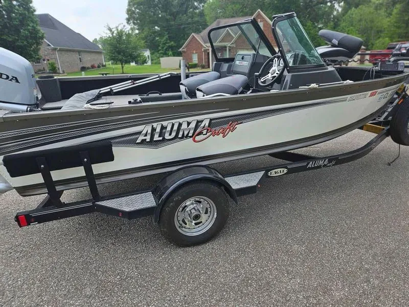 Slide: The Image of Alumacraft 165 2017 - 2