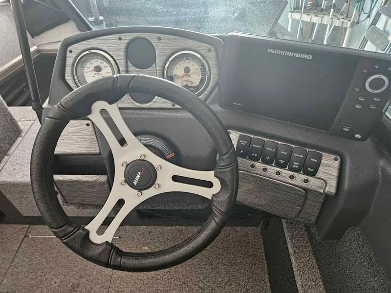 Slide: The Image of Alumacraft 165 2017 - 4