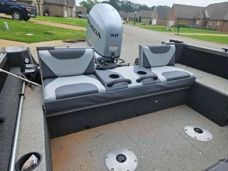 Slide: The Image of Alumacraft 165 2017 - 5