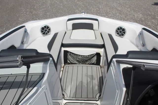 Slide: The Image of Yamaha 195S 2020 - 10