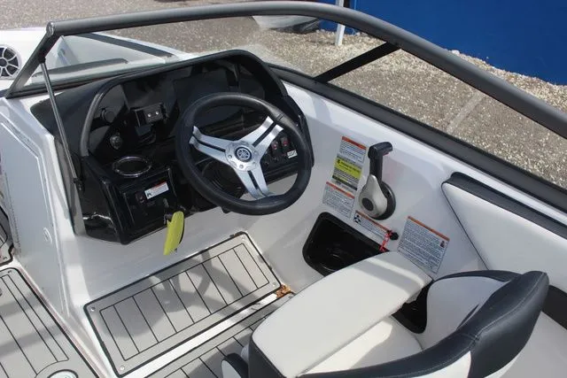 Slide: The Image of Yamaha 195S 2020 - 13