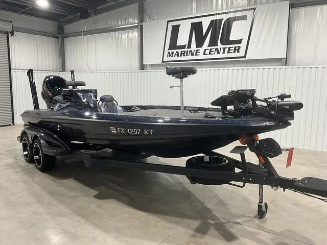 Slide: The Image of 2022 Skeeter FXR21 Select boat at LMC Marine Center showroom. - 6