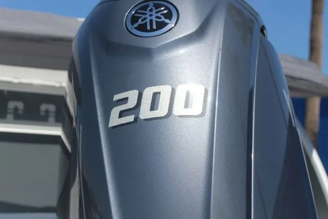 Slide: The Image of Hurricane FunDeck 2260 REF 2025 - 10