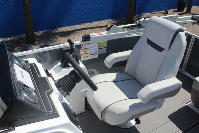 Slide: The Image of Hurricane FunDeck 2260 REF 2025 - 14