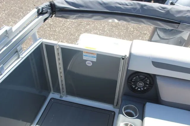 Slide: The Image of Hurricane FunDeck 2260 REF 2025 - 21