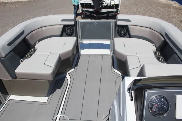 Slide: The Image of Hurricane FunDeck 2260 REF 2025 - 22