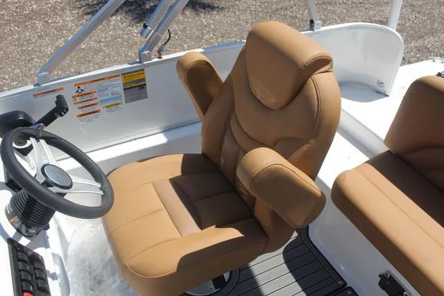 Slide: The Image of Hurricane FunDeck 198 RE 2025 - 17