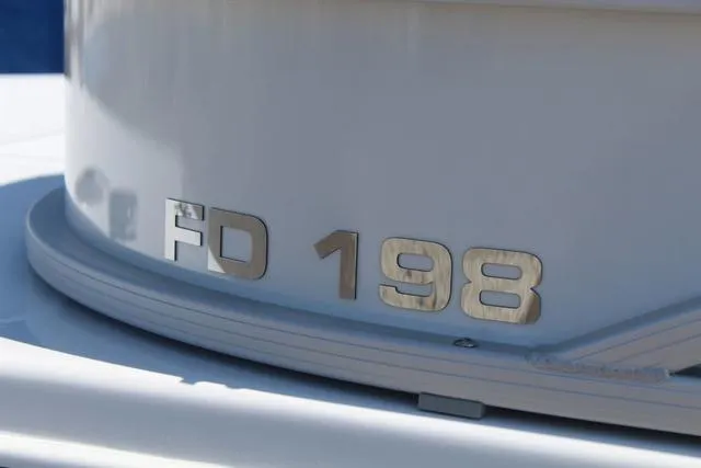 Slide: The Image of Hurricane FunDeck 198 RE 2025 - 9