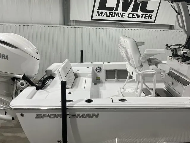 Slide: The Image of Sportsman Masters 247OE Bay Boat 2025 - 10