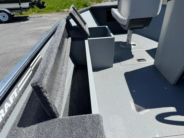 Slide: The Image of Princecraft Resorter® 160 SC 2025 - 11