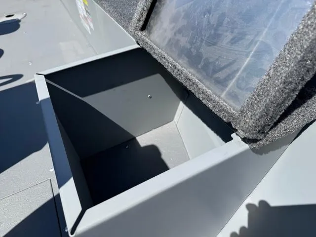 Slide: The Image of Princecraft Resorter® 160 SC 2025 - 12