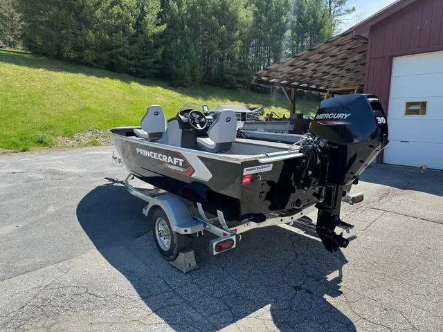 Slide: The Image of Princecraft Resorter® 160 SC 2025 - 4