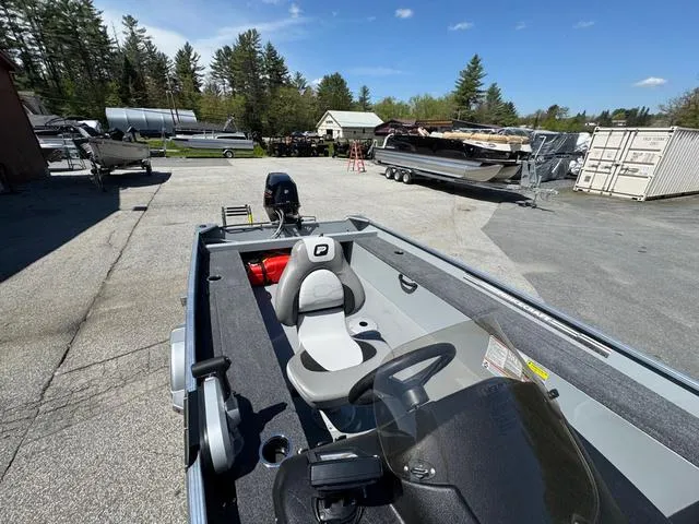 Slide: The Image of Princecraft Resorter® 160 SC 2025 - 6