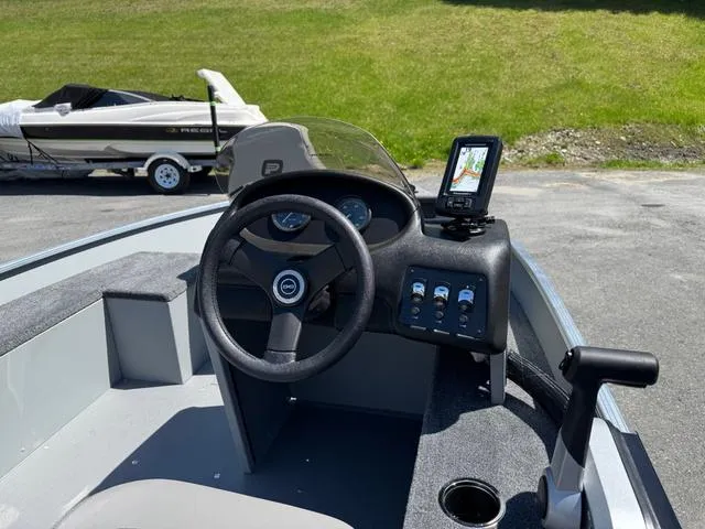 Slide: The Image of Princecraft Resorter® 160 SC 2025 - 8