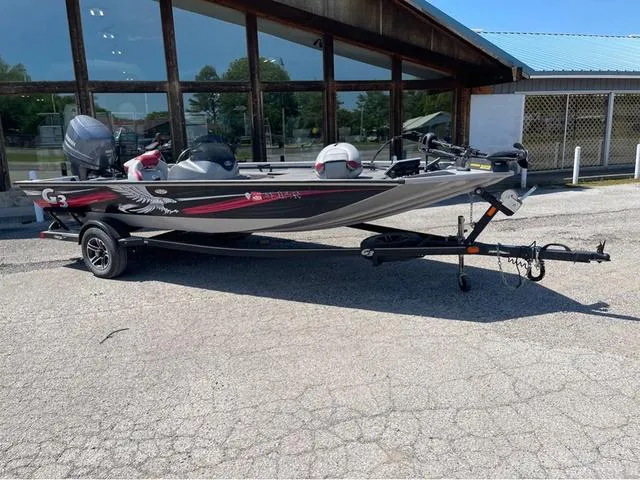 Slide: The Image of 2015 G3 Eagle Talon 17 DLX boat on trailer, parked outdoors. - 1