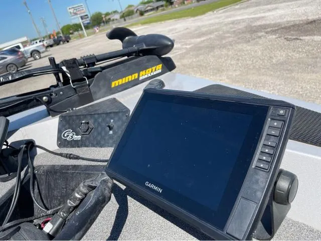 Slide: The Image of 2015 G3 Eagle Talon 17 DLX boat with Garmin display and Minn Kota trolling motor. - 12