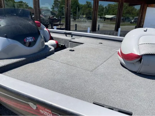 Slide: The Image of 2015 G3 Eagle Talon 17 DLX boat interior with seating and dashboard view. - 14