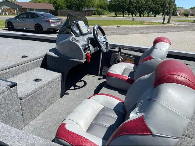 Slide: The Image of Interior of 2015 G3 Eagle Talon 17 DLX boat with gray and red seating. - 7