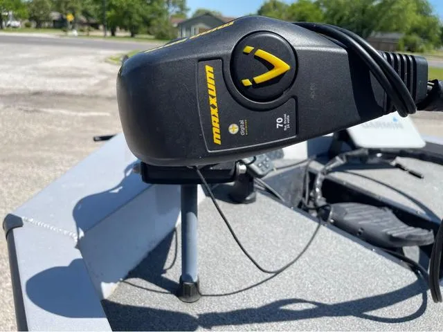 Slide: The Image of Minn Kota Maxxum trolling motor on 2015 G3 Eagle Talon 17 DLX boat. - 9