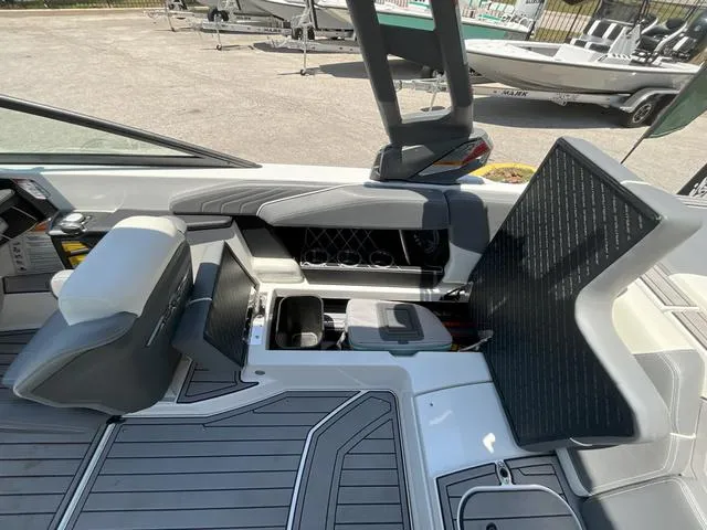 Slide: The Image of Nautique GS20 2019 - 10