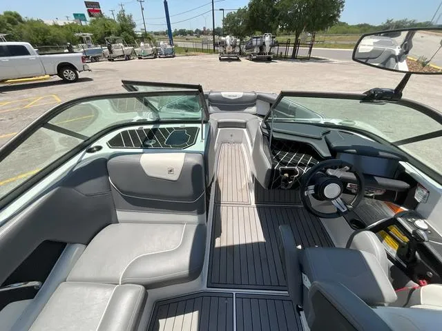 Slide: The Image of Nautique GS20 2019 - 14