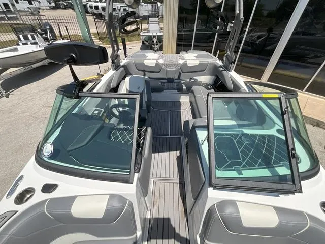 Slide: The Image of Nautique GS20 2019 - 18