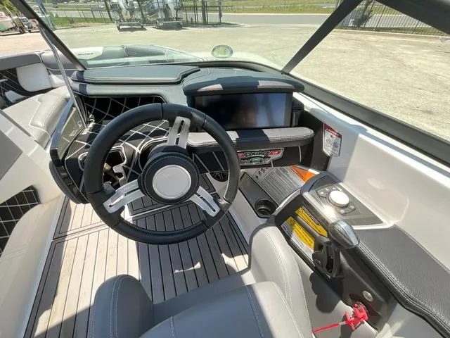 Slide: The Image of Nautique GS20 2019 - 6
