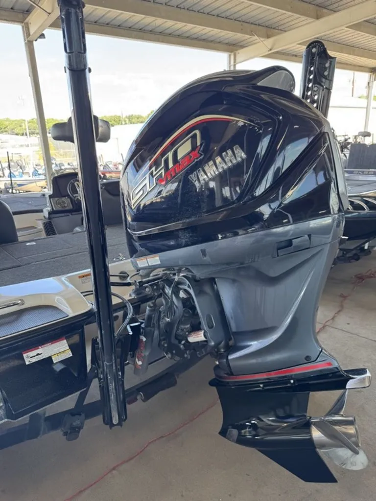 Slide: The Image of Caymas CX 21 PRO 2022 - 10