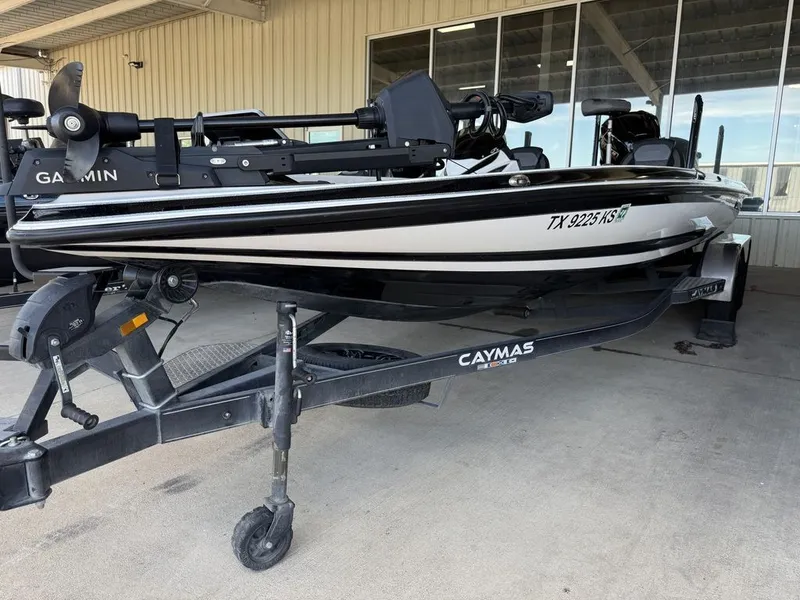 Slide: The Image of Caymas CX 21 PRO 2022 - 3