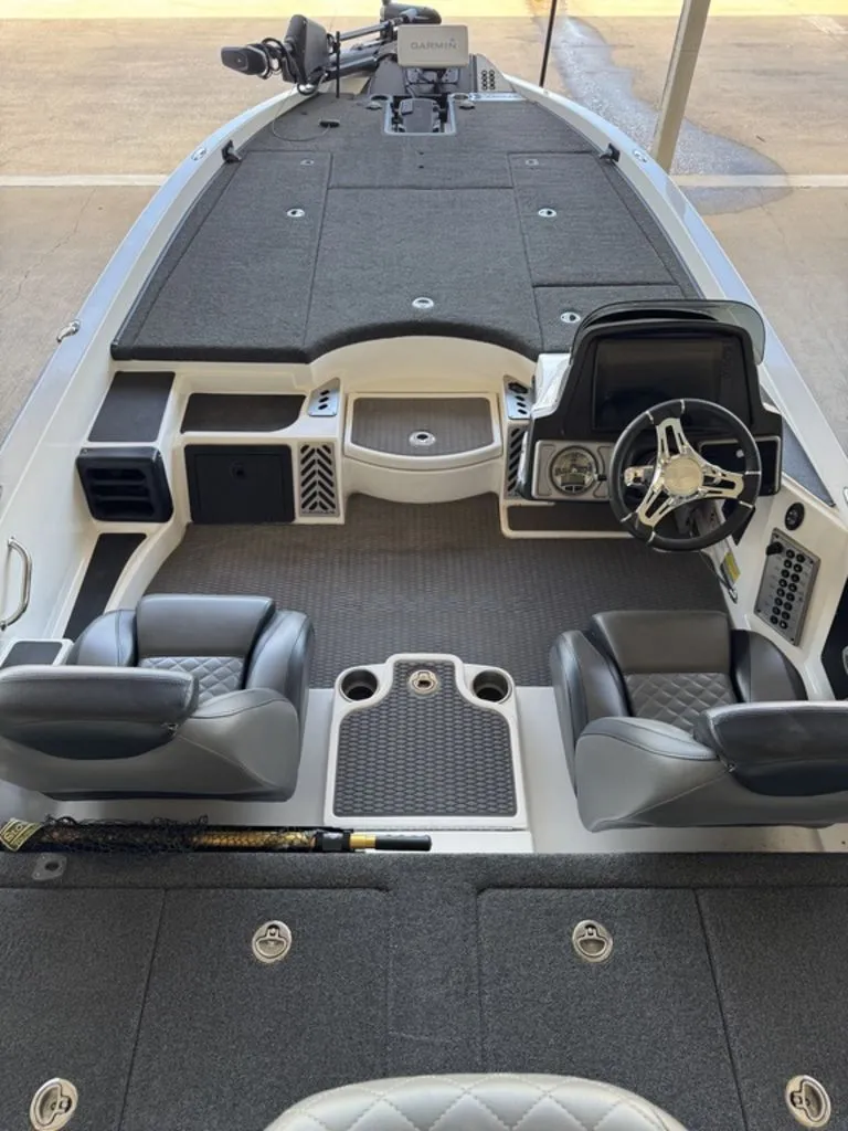 Slide: The Image of Caymas CX 21 PRO 2022 - 7