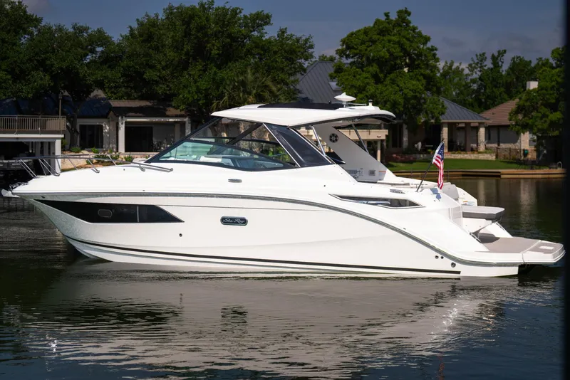 The Image of Sea Ray Sundancer 320 2025 - 1