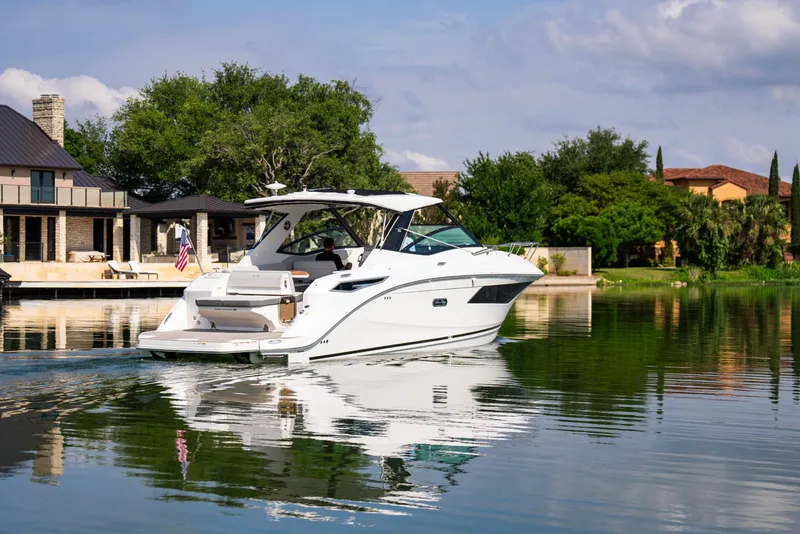 Slide: The Image of Sea Ray Sundancer 320 2025 - 11