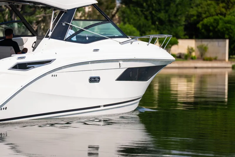 Slide: The Image of Sea Ray Sundancer 320 2025 - 12
