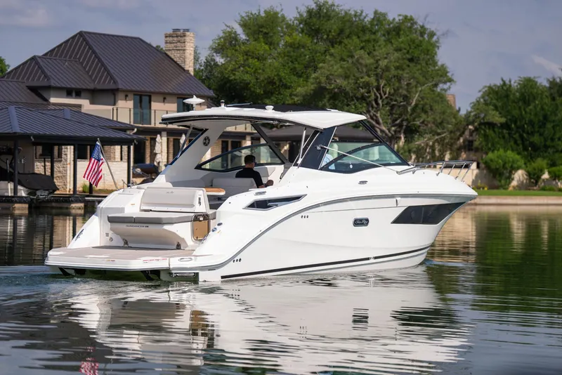 Slide: The Image of Sea Ray Sundancer 320 2025 - 13