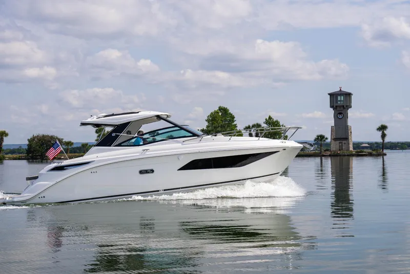 Slide: The Image of Sea Ray Sundancer 320 2025 - 14
