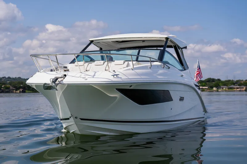 Slide: The Image of Sea Ray Sundancer 320 2025 - 17