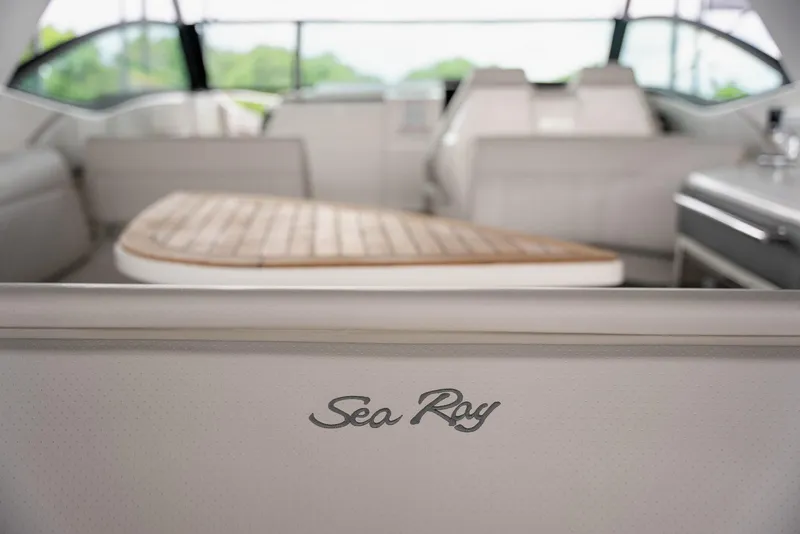 Slide: The Image of Sea Ray Sundancer 320 2025 - 20
