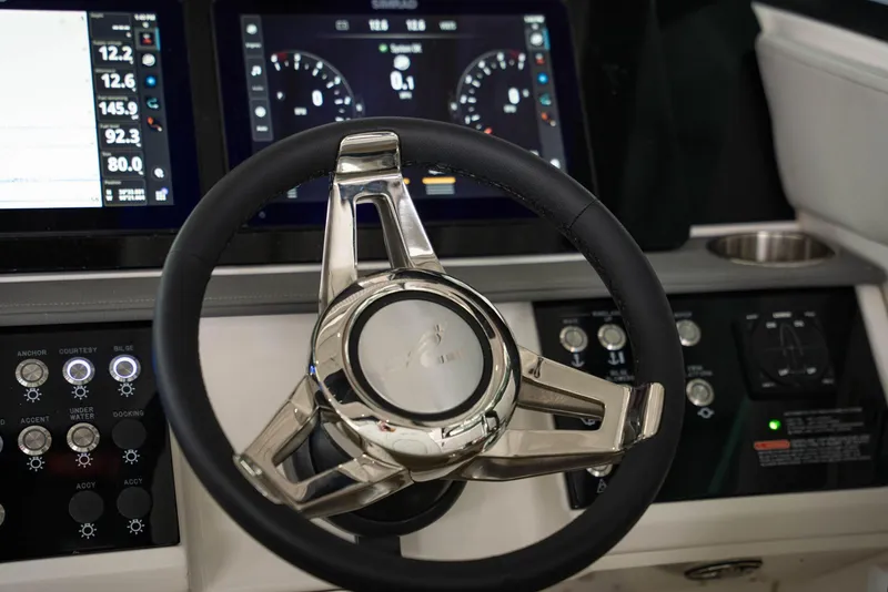 Slide: The Image of Sea Ray Sundancer 320 2025 - 28