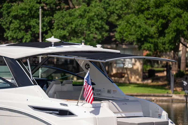 Slide: The Image of Sea Ray Sundancer 320 2025 - 3