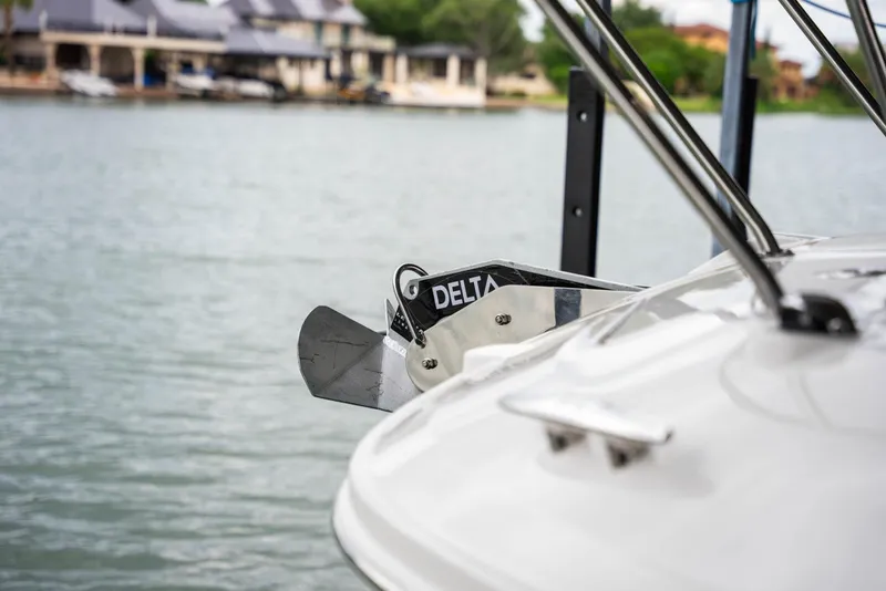 Slide: The Image of Sea Ray Sundancer 320 2025 - 32