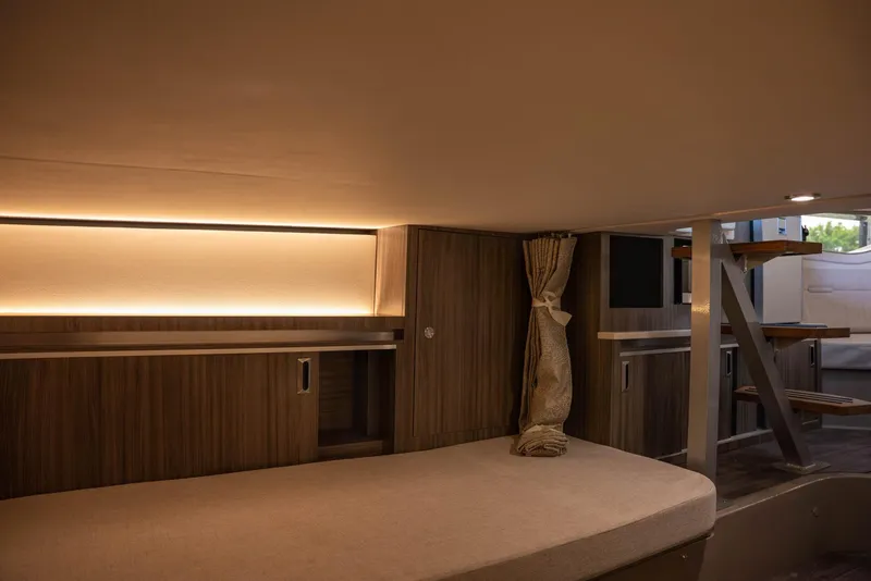 Slide: The Image of Sea Ray Sundancer 320 2025 - 34