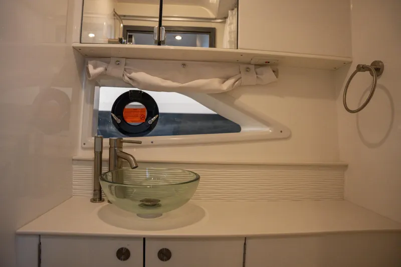 Slide: The Image of Sea Ray Sundancer 320 2025 - 38