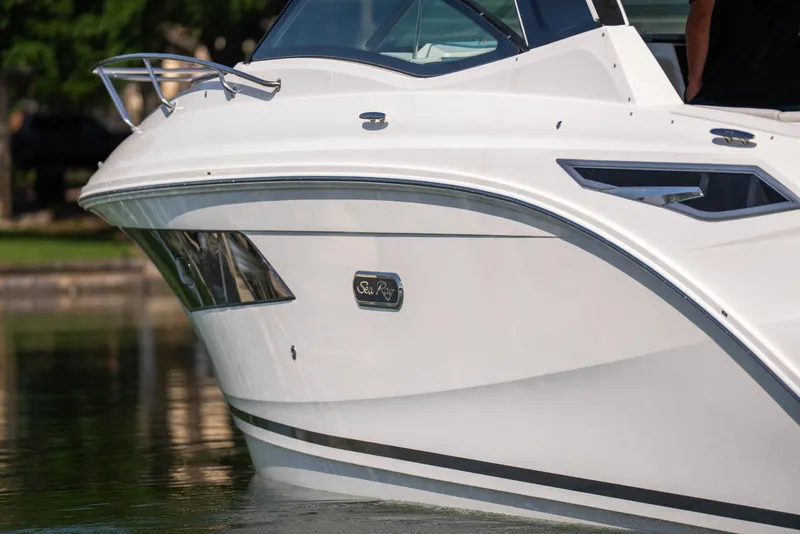 Slide: The Image of Sea Ray Sundancer 320 2025 - 4