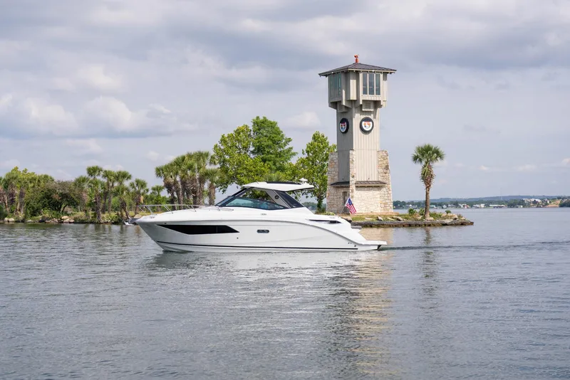 Slide: The Image of Sea Ray Sundancer 320 2025 - 42