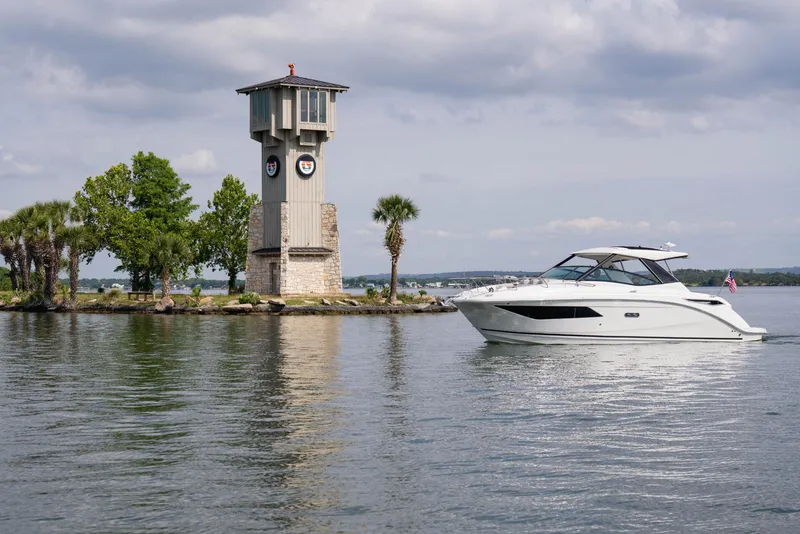 Slide: The Image of Sea Ray Sundancer 320 2025 - 43