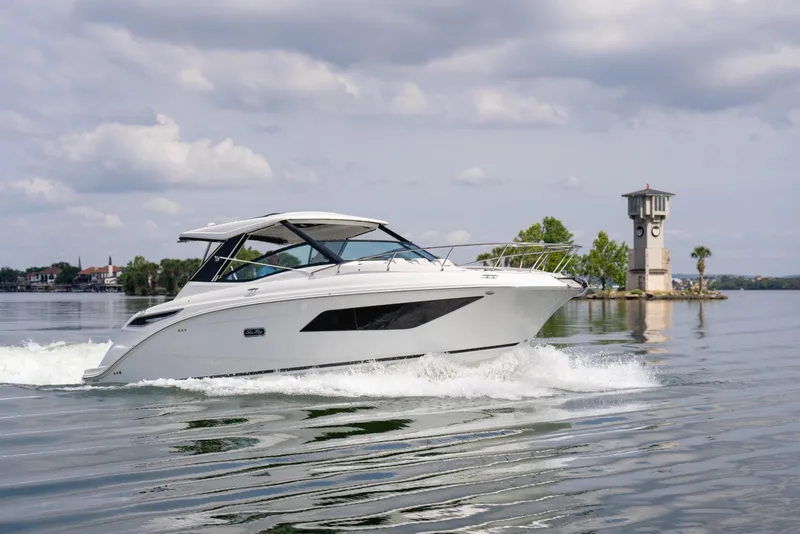 Slide: The Image of Sea Ray Sundancer 320 2025 - 45