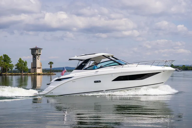Slide: The Image of Sea Ray Sundancer 320 2025 - 46