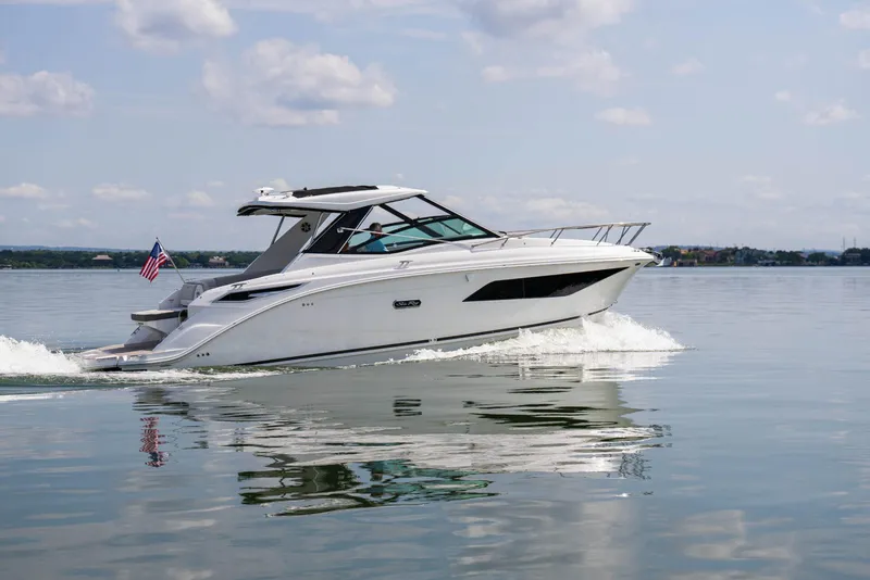 Slide: The Image of Sea Ray Sundancer 320 2025 - 47