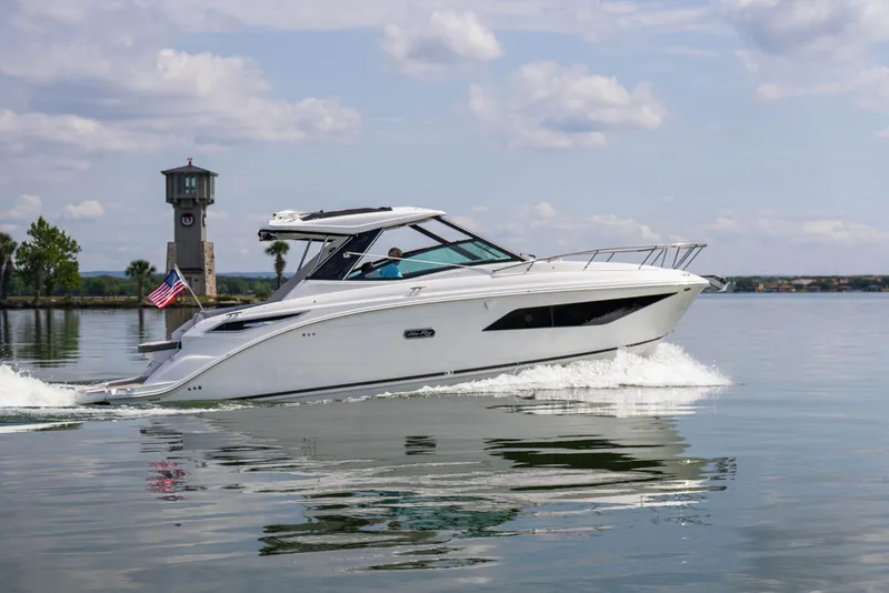 Slide: The Image of Sea Ray Sundancer 320 2025 - 48